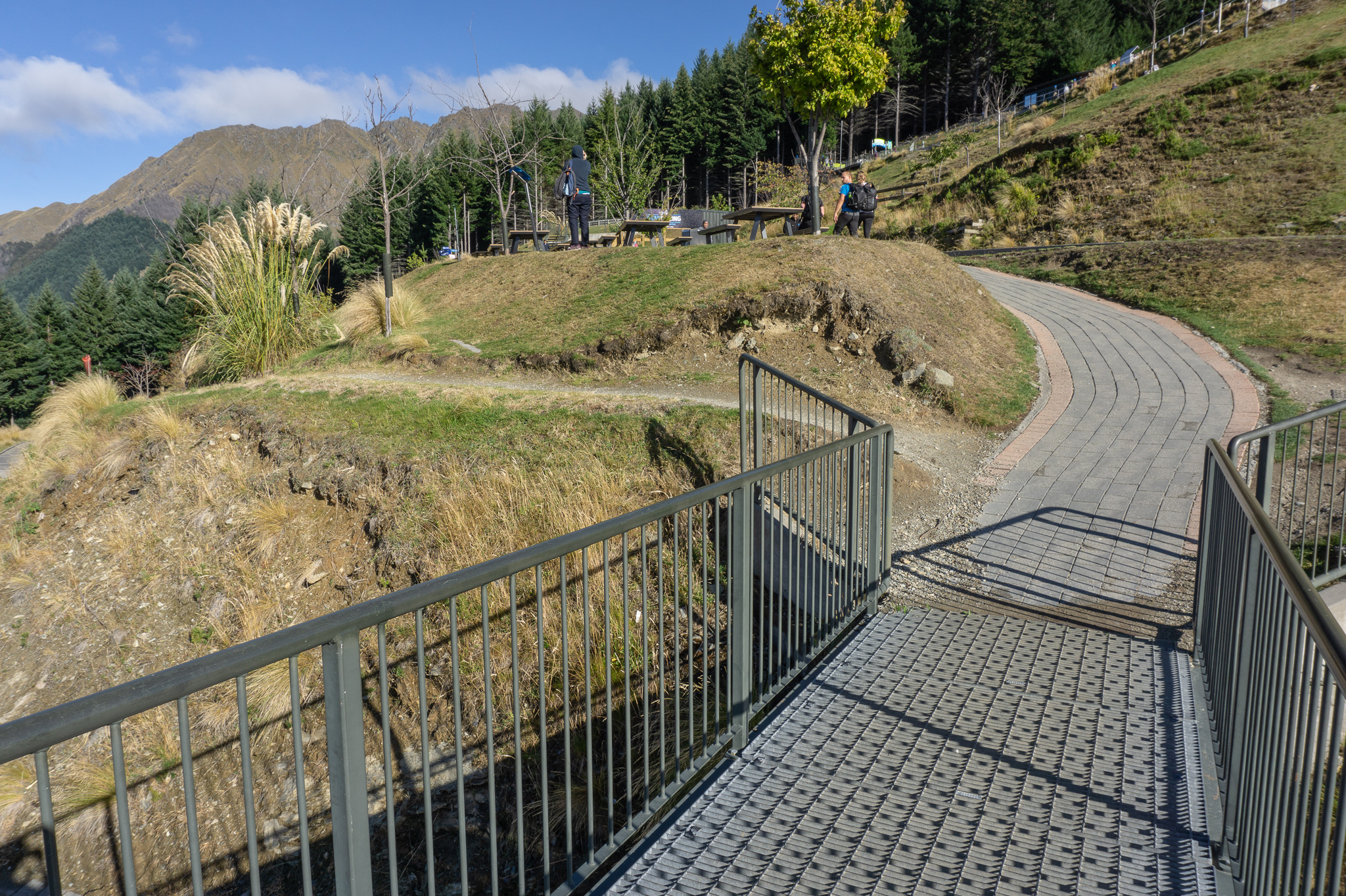 Photo of the start of the Ben Lomond track at the top of the gondola with signage